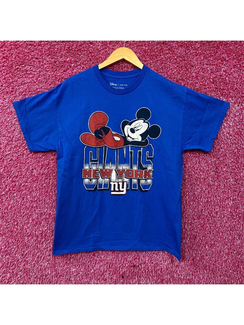 Disney x Junk Food NFL New York Giants Mickey Mouse Kick Back T-Shirt Medium